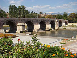 kamenn most ve Skopje
